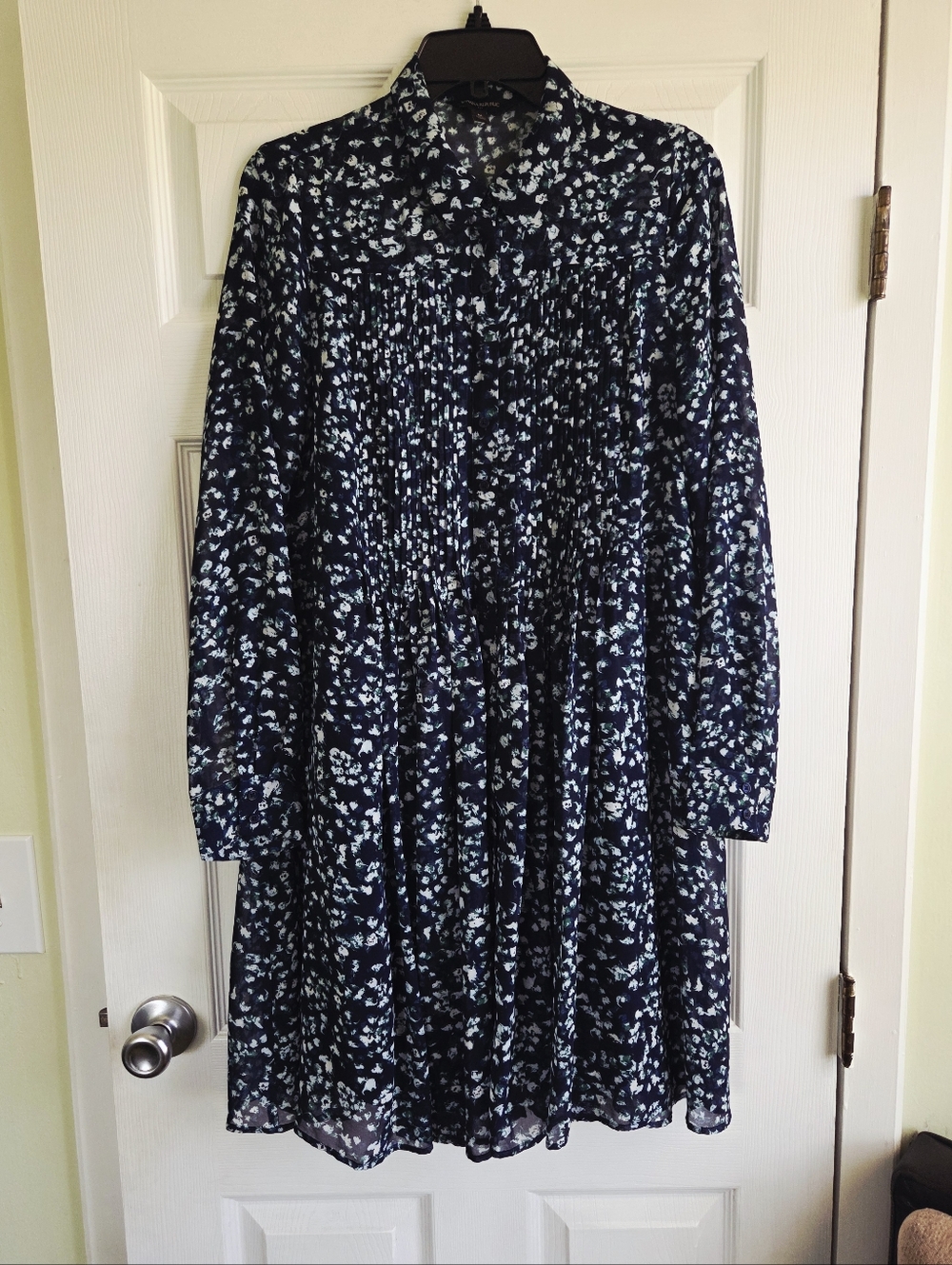 Banana Republic ✨️ Women's Navy Floral Long-Sleeve Pleated Dress Size M